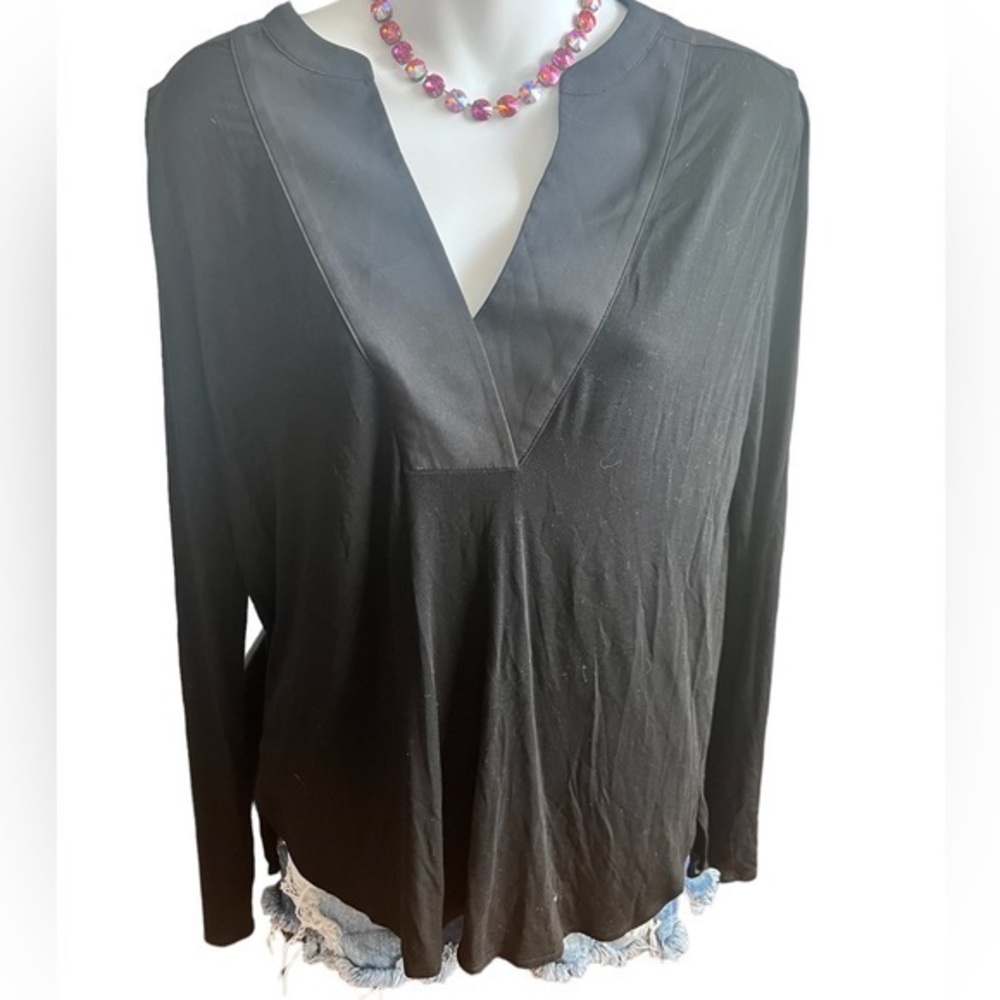 White‎ House Black Market Black V-cut Long Sleeve Blouse XS